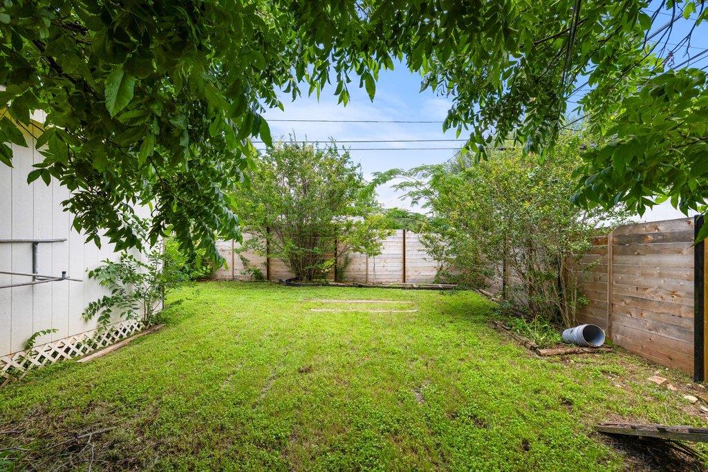 1609 Mesquite LN