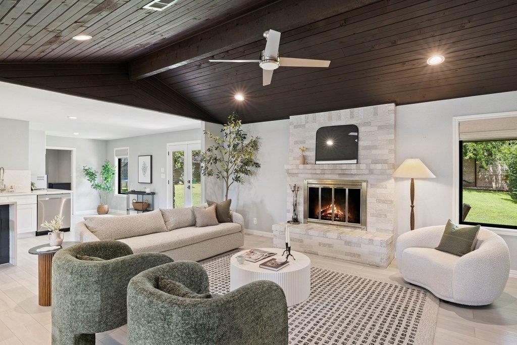 1609 Mesquite LN