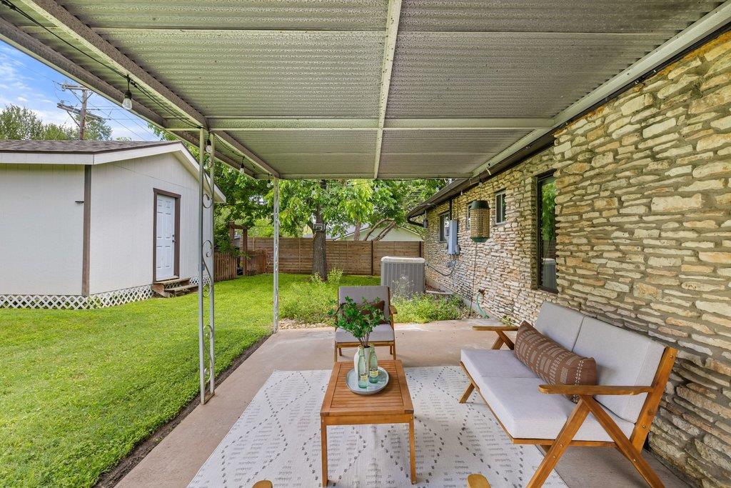 1609 Mesquite LN