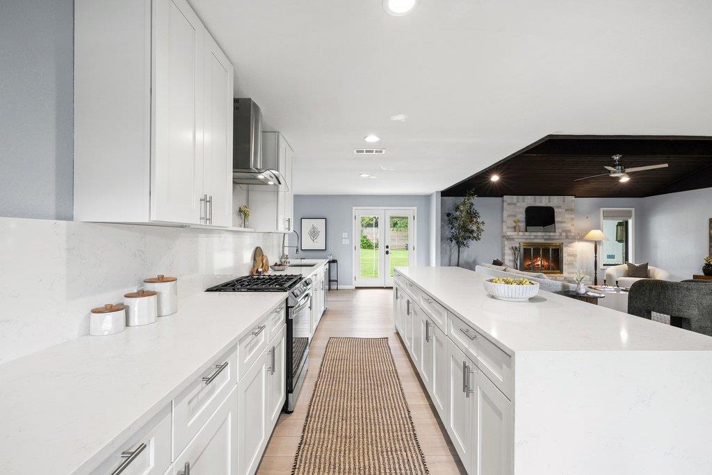 1609 Mesquite LN