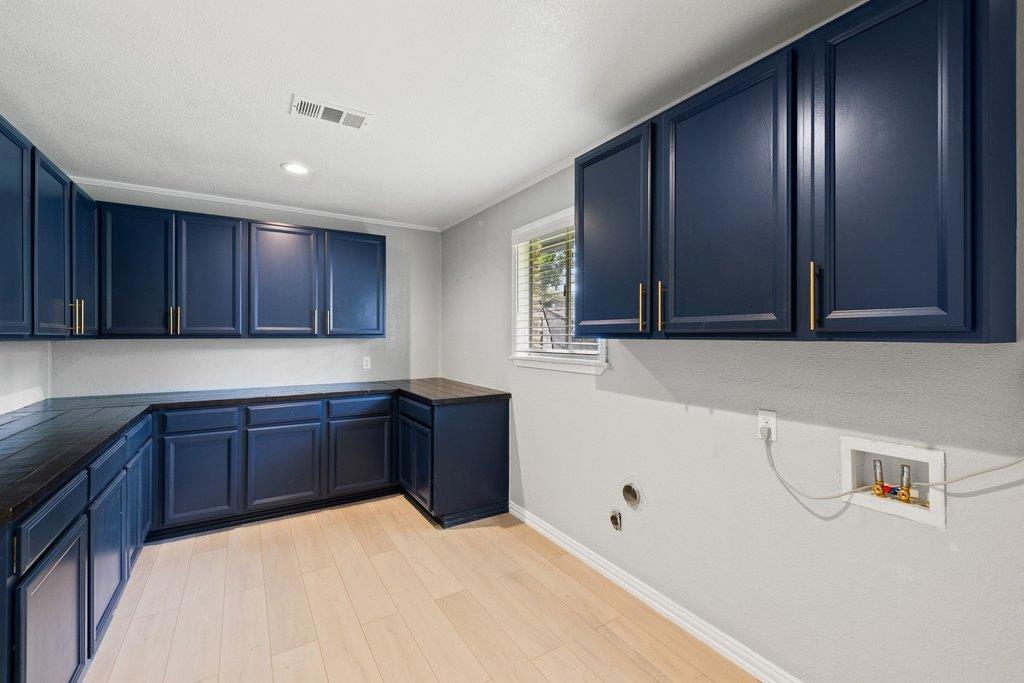 1609 Mesquite LN