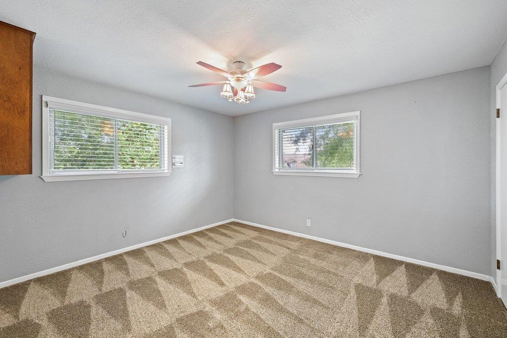 1609 Mesquite LN