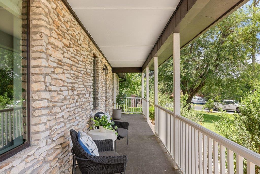 1609 Mesquite LN