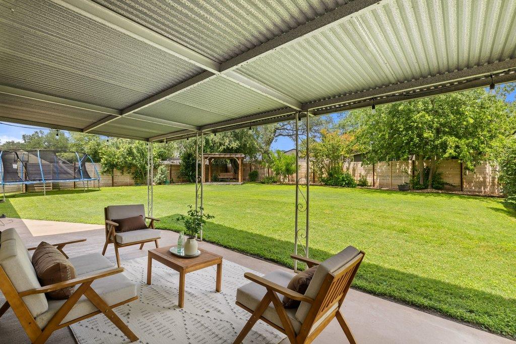 1609 Mesquite LN