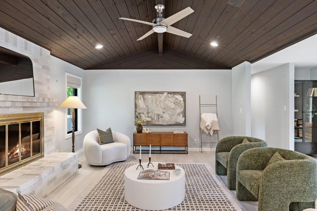1609 Mesquite LN