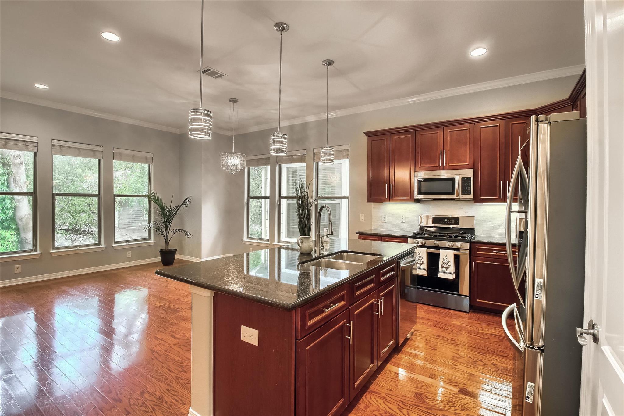 1115 Kinney Ave # 37