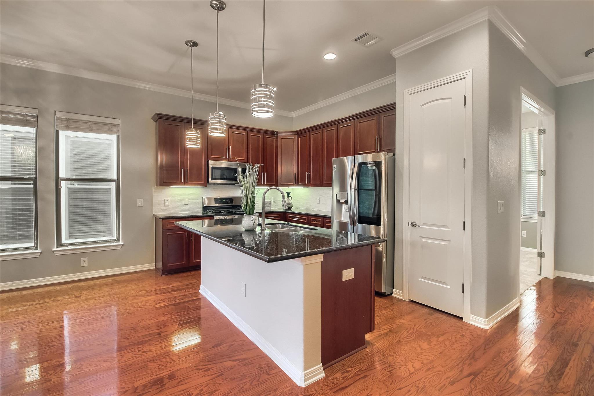 1115 Kinney Ave # 37
