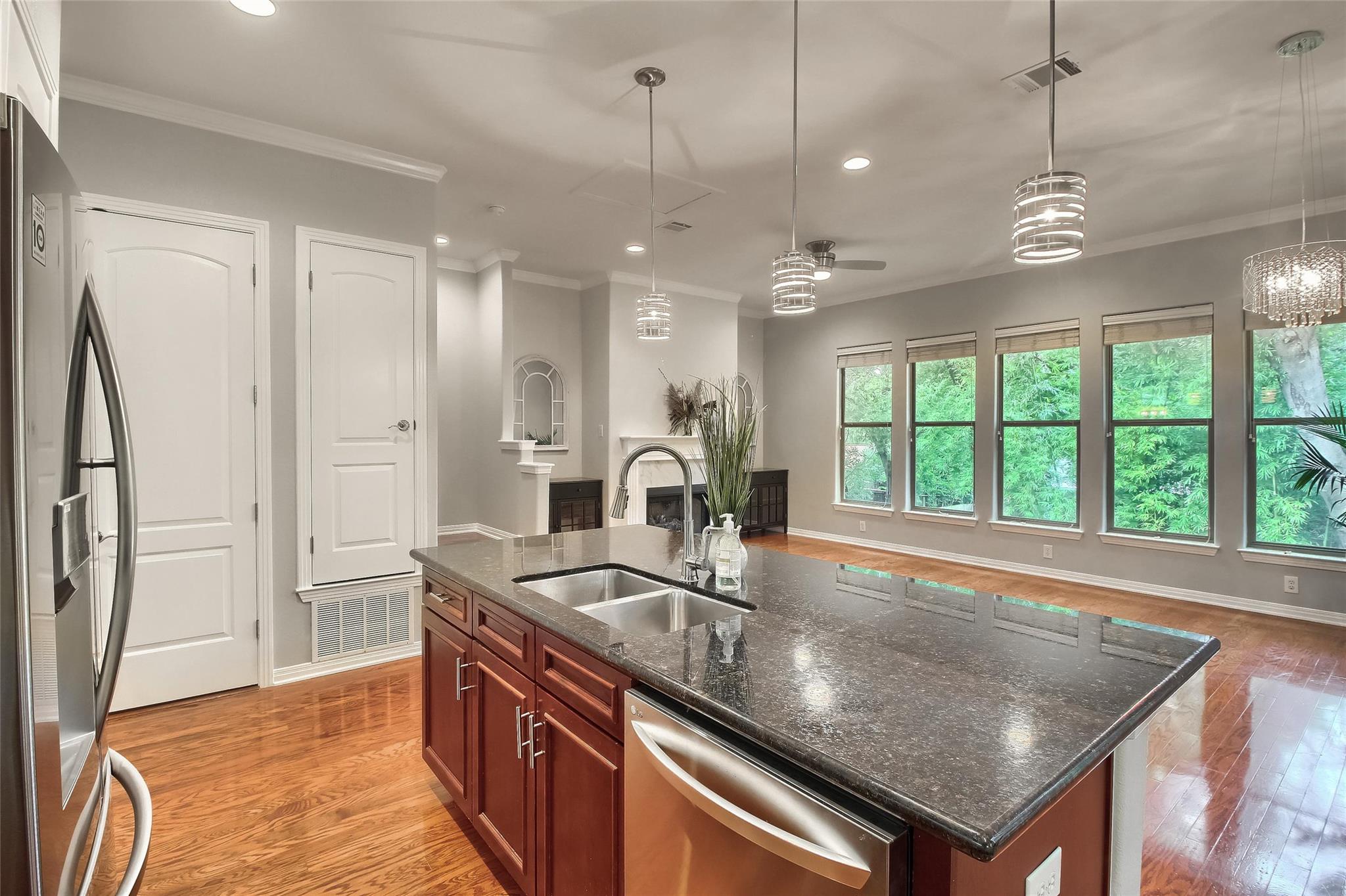 1115 Kinney Ave # 37