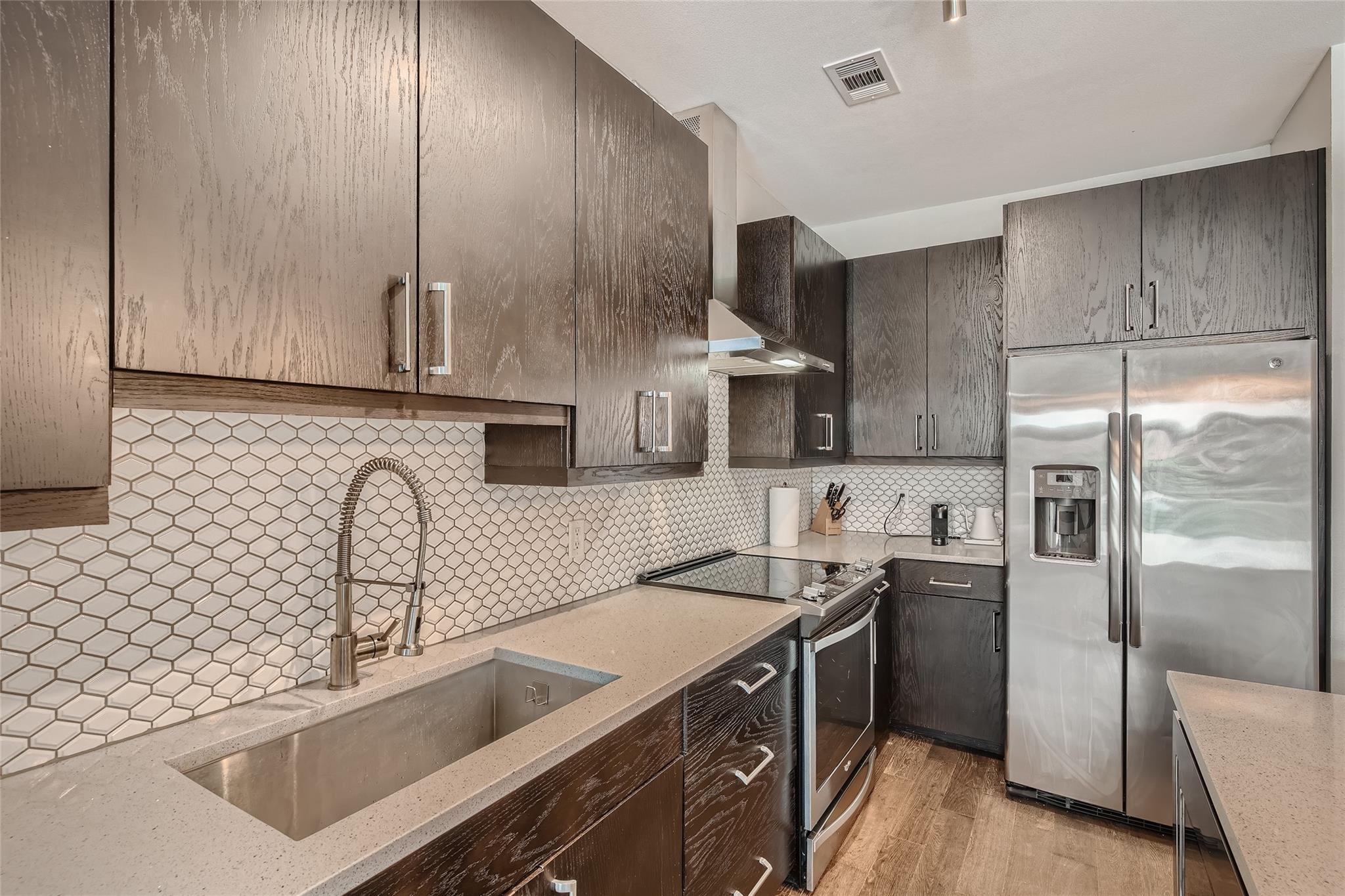 3114 S Congress Ave # 201