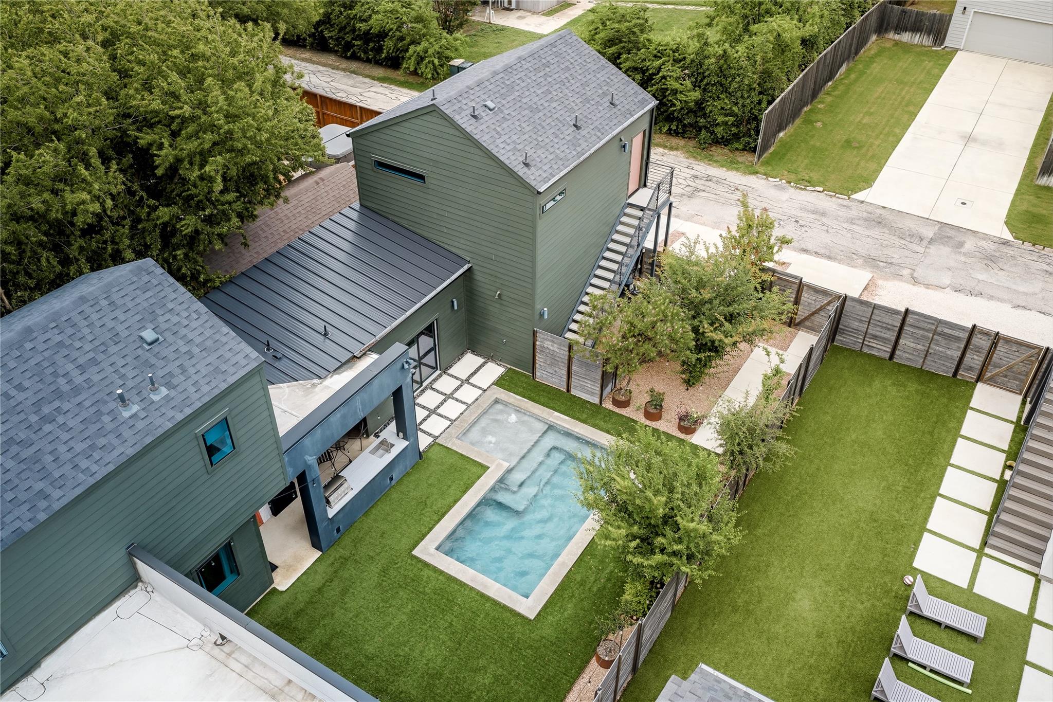 1001 Scenic DR
