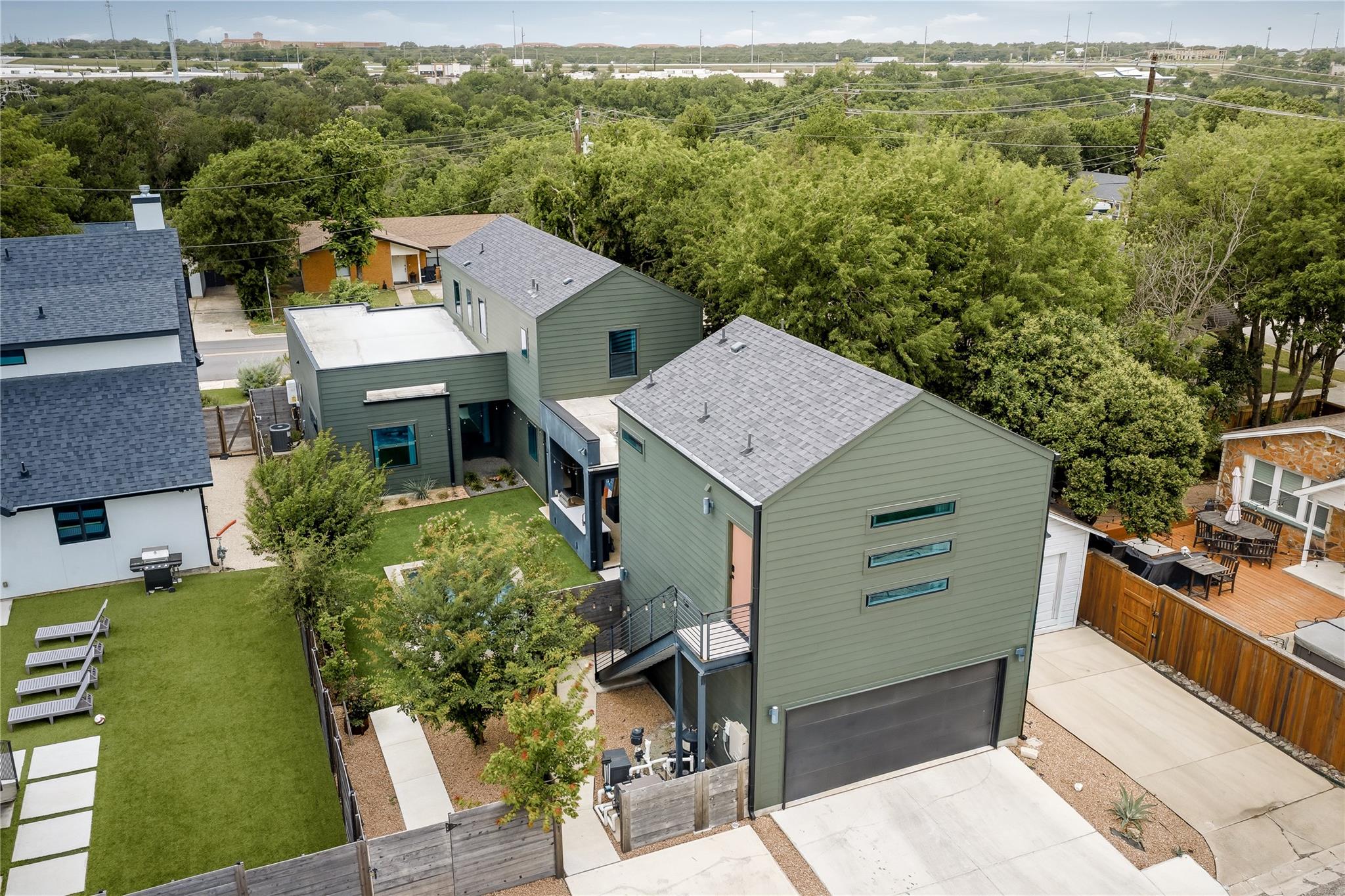 1001 Scenic DR