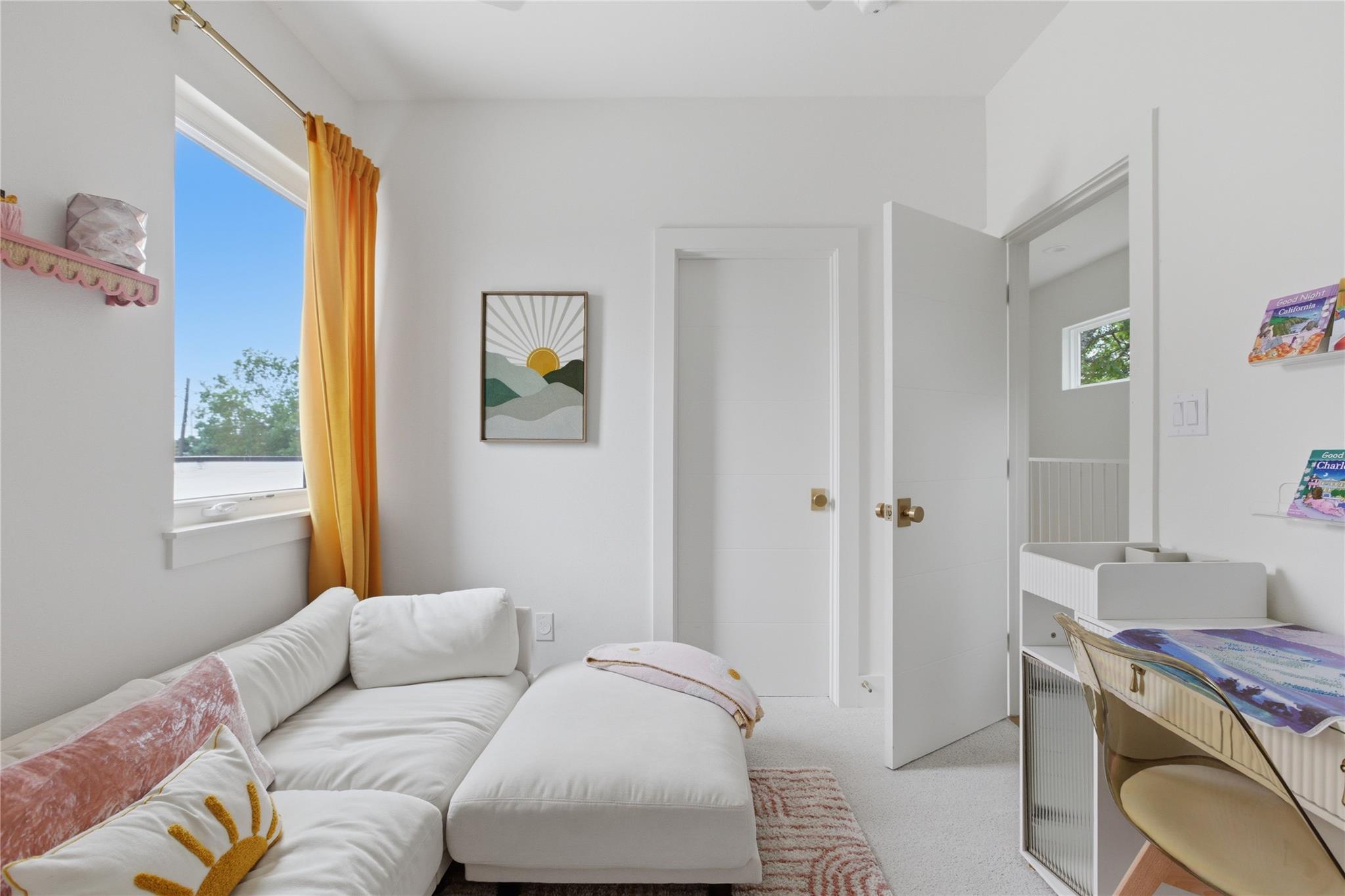 1001 Scenic DR