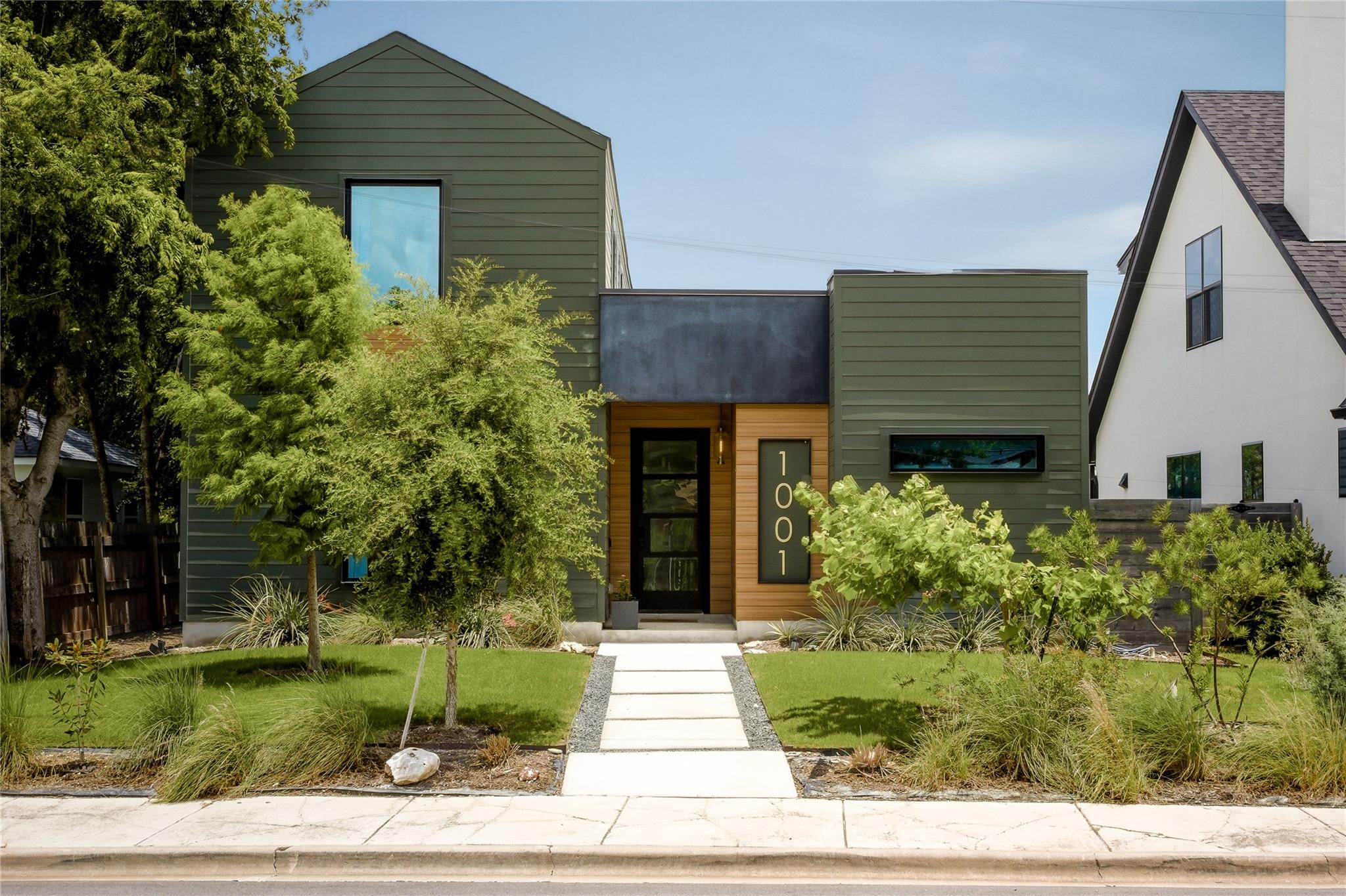 1001 Scenic DR