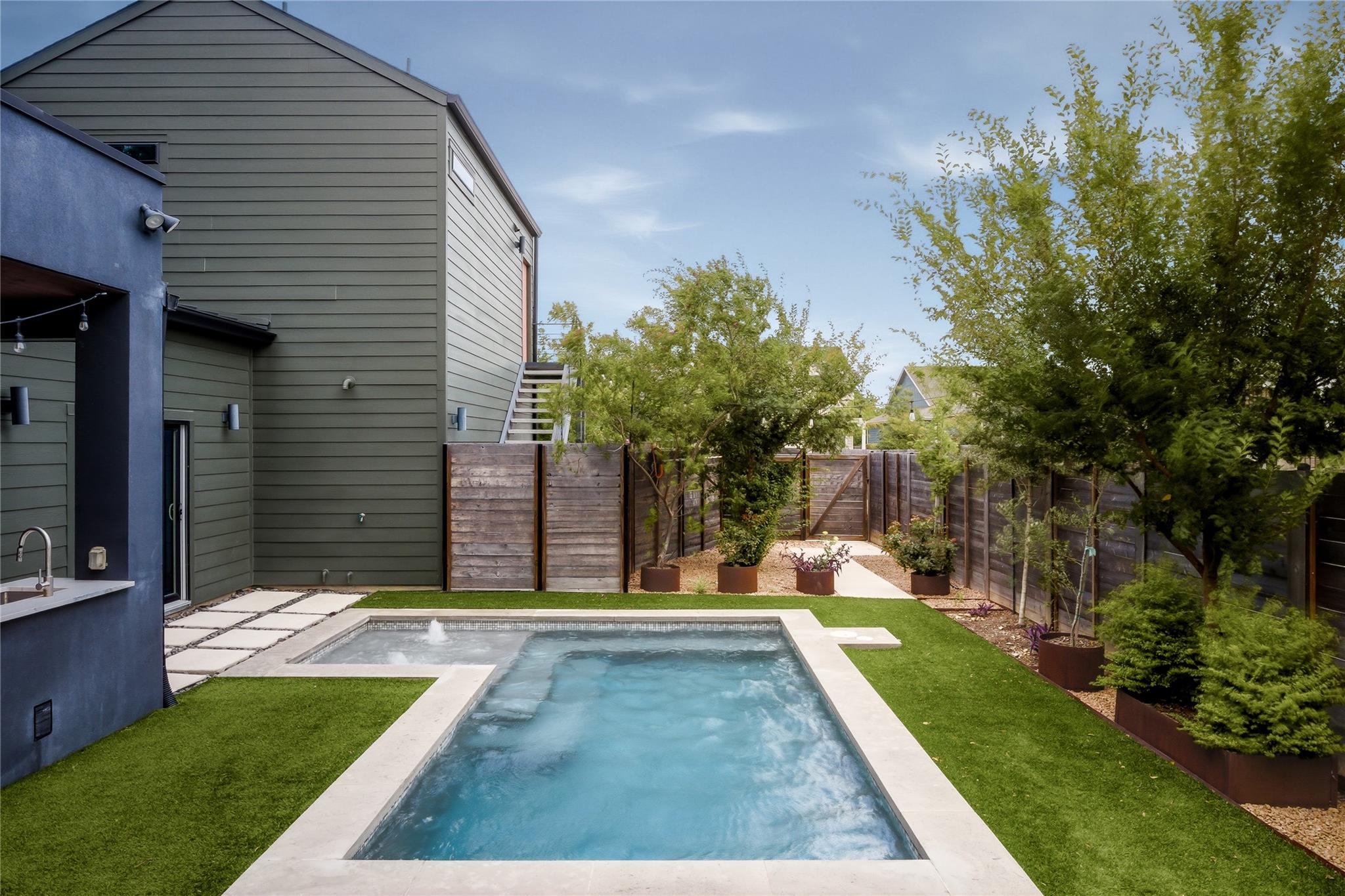 1001 Scenic DR
