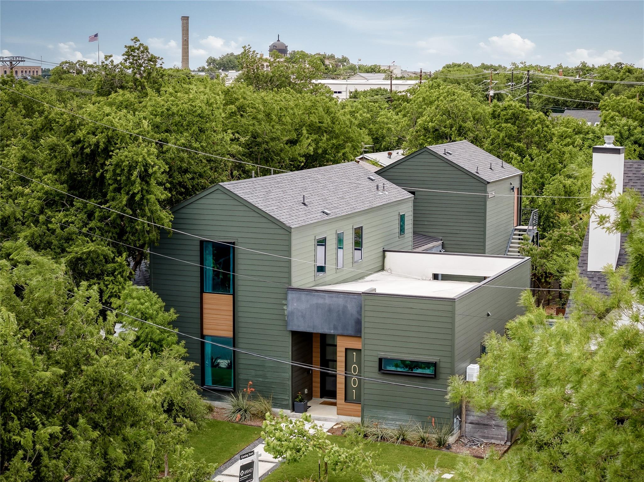 1001 Scenic DR