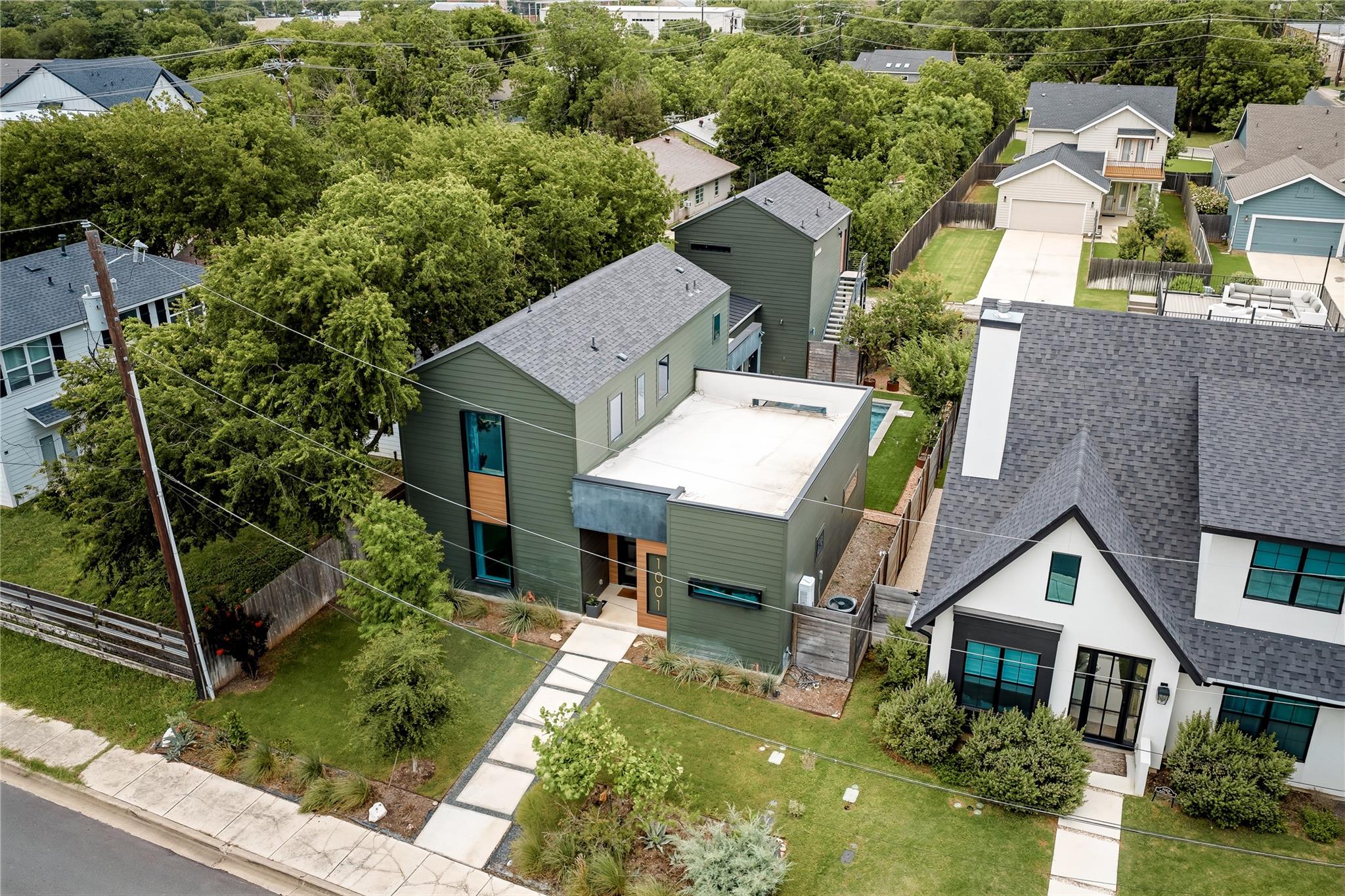 1001 Scenic DR