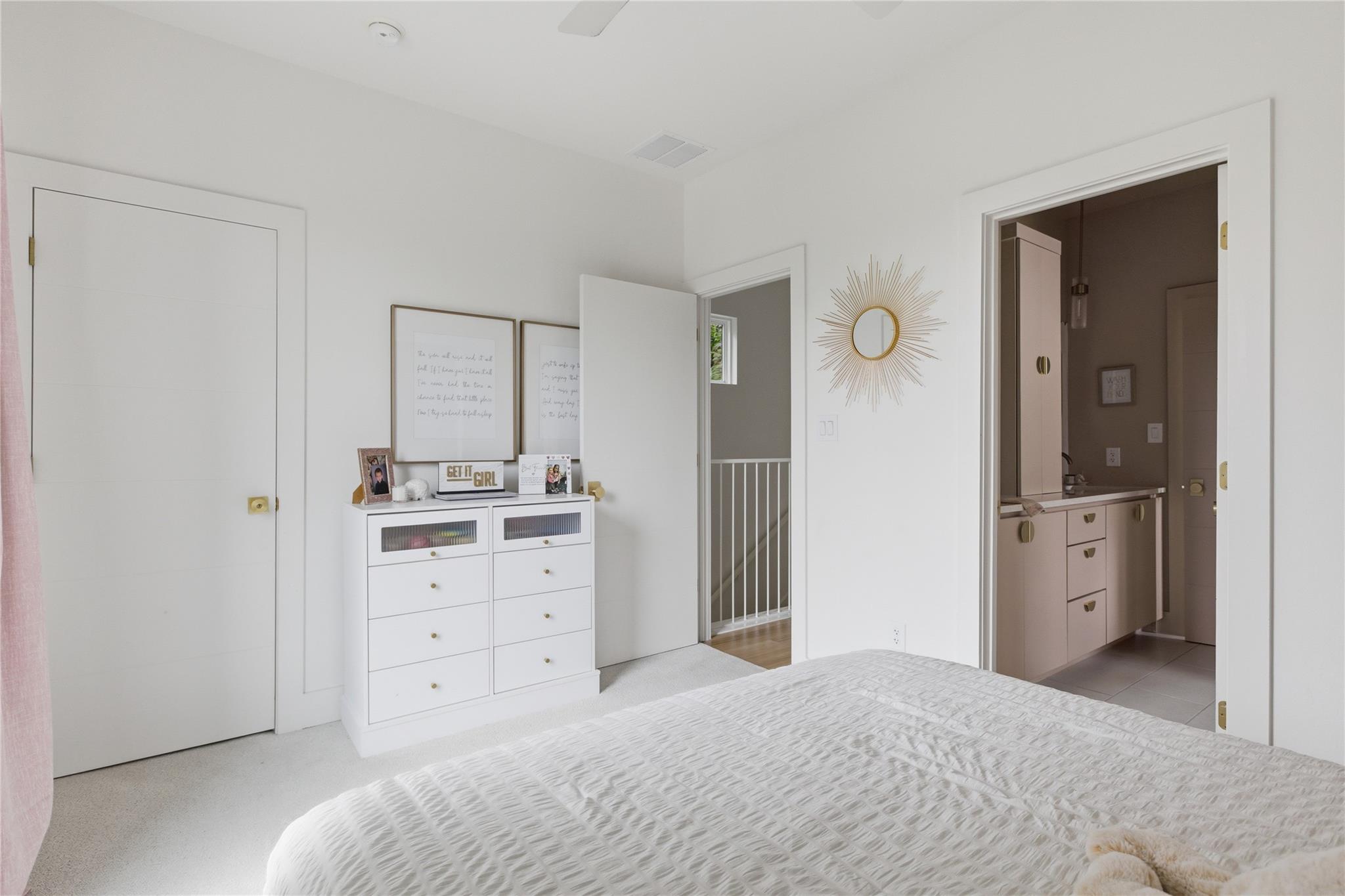 1001 Scenic DR