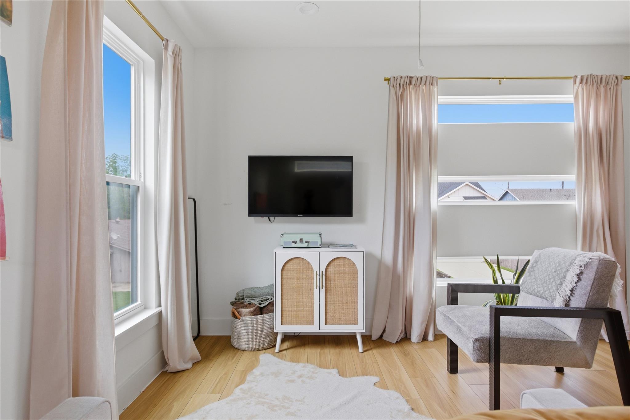 1001 Scenic DR