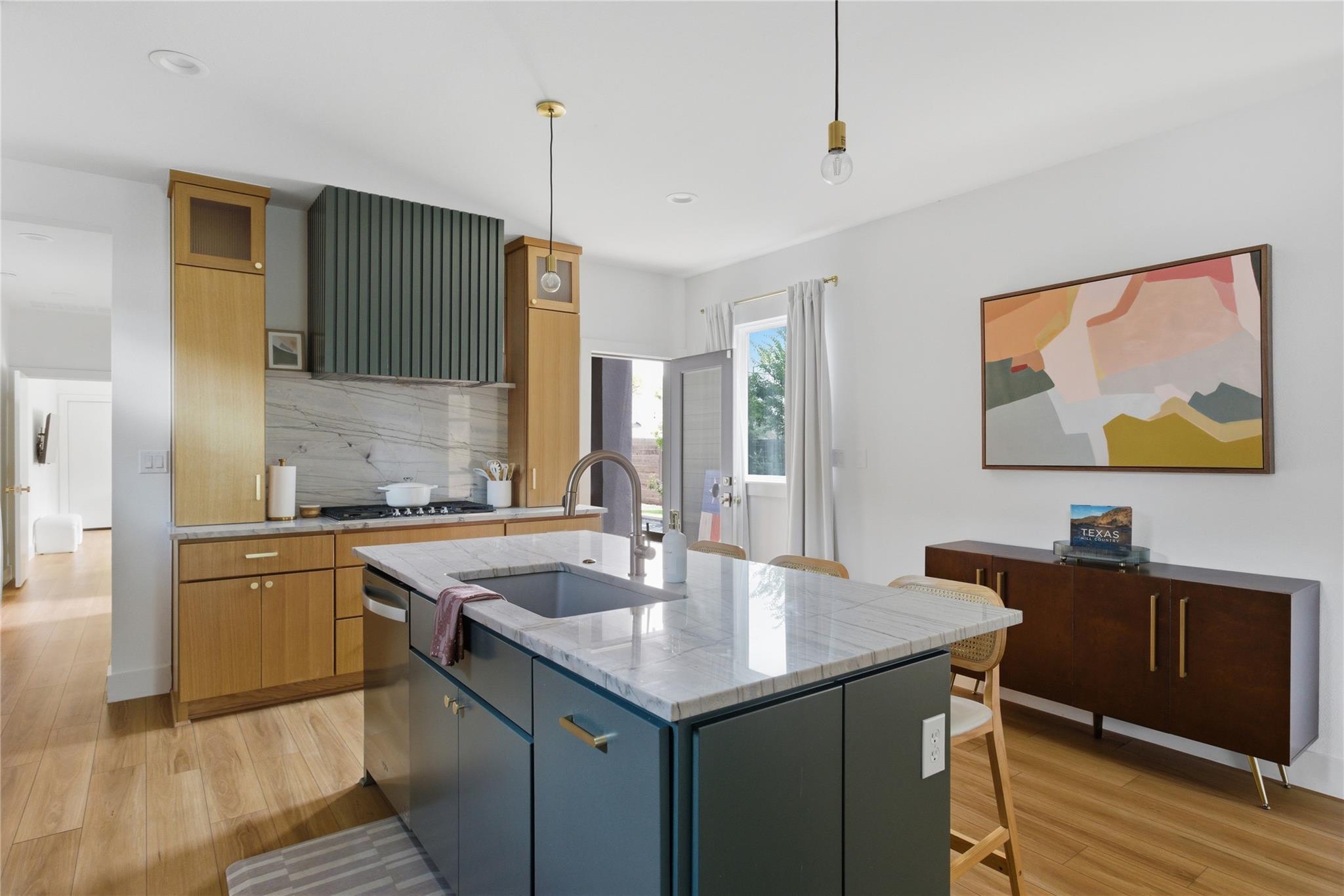 1001 Scenic DR