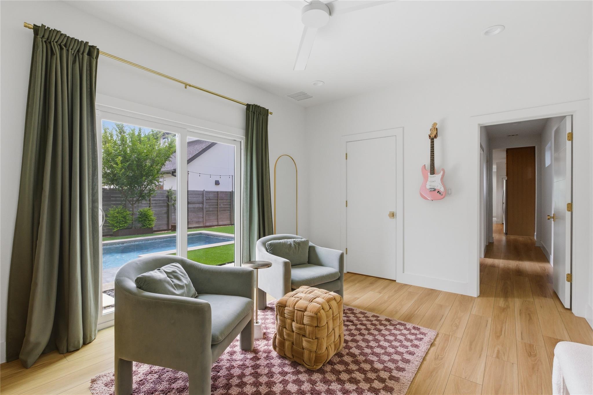 1001 Scenic DR