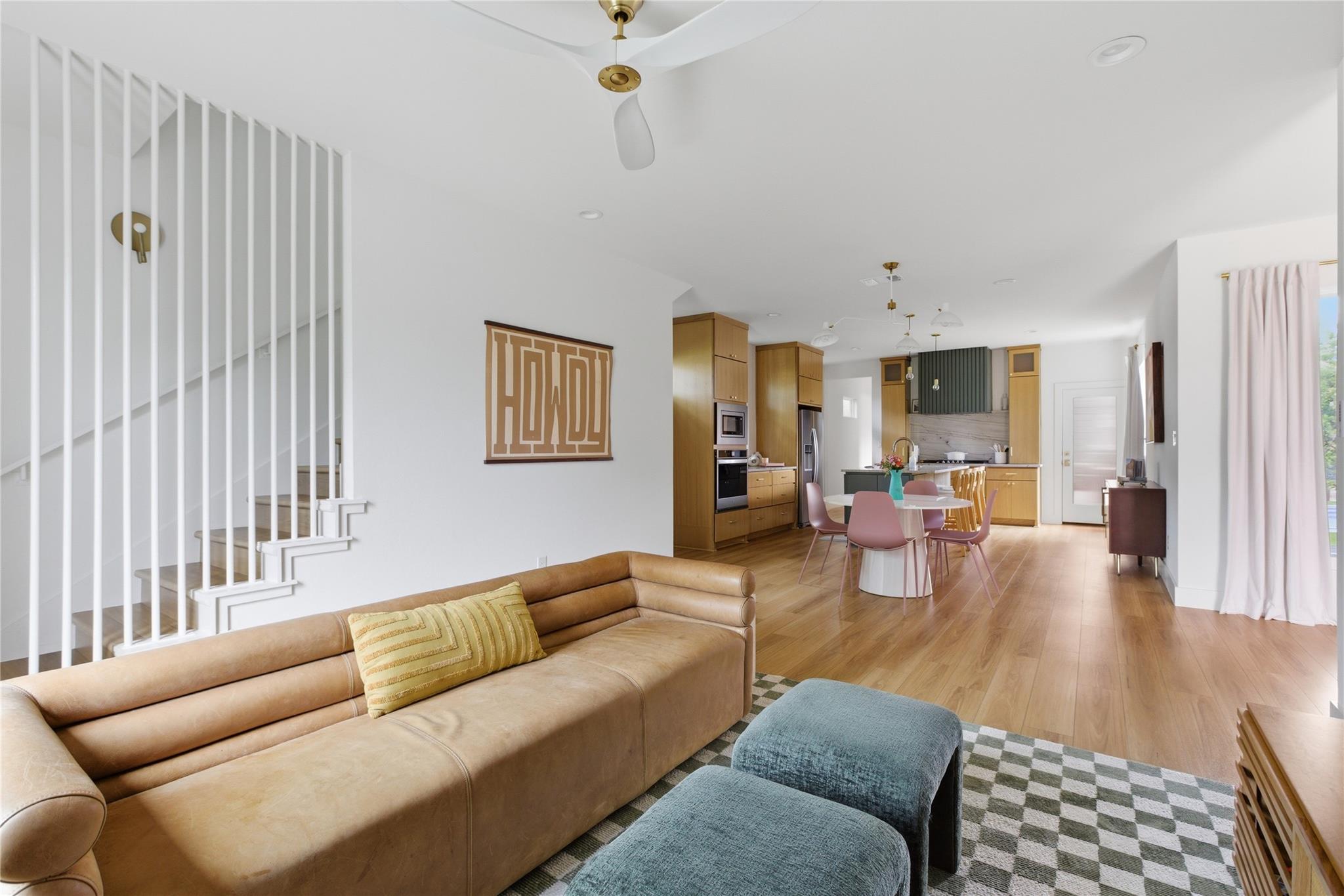 1001 Scenic DR