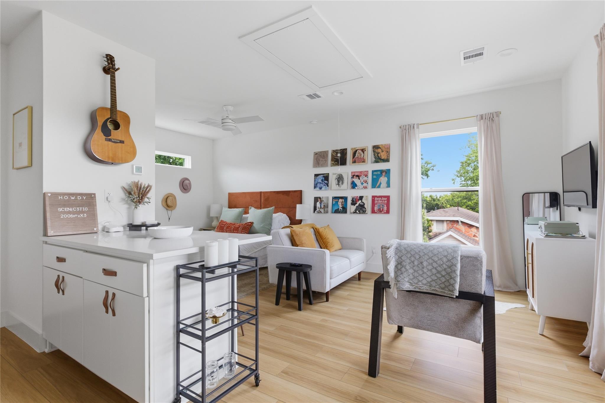 1001 Scenic DR