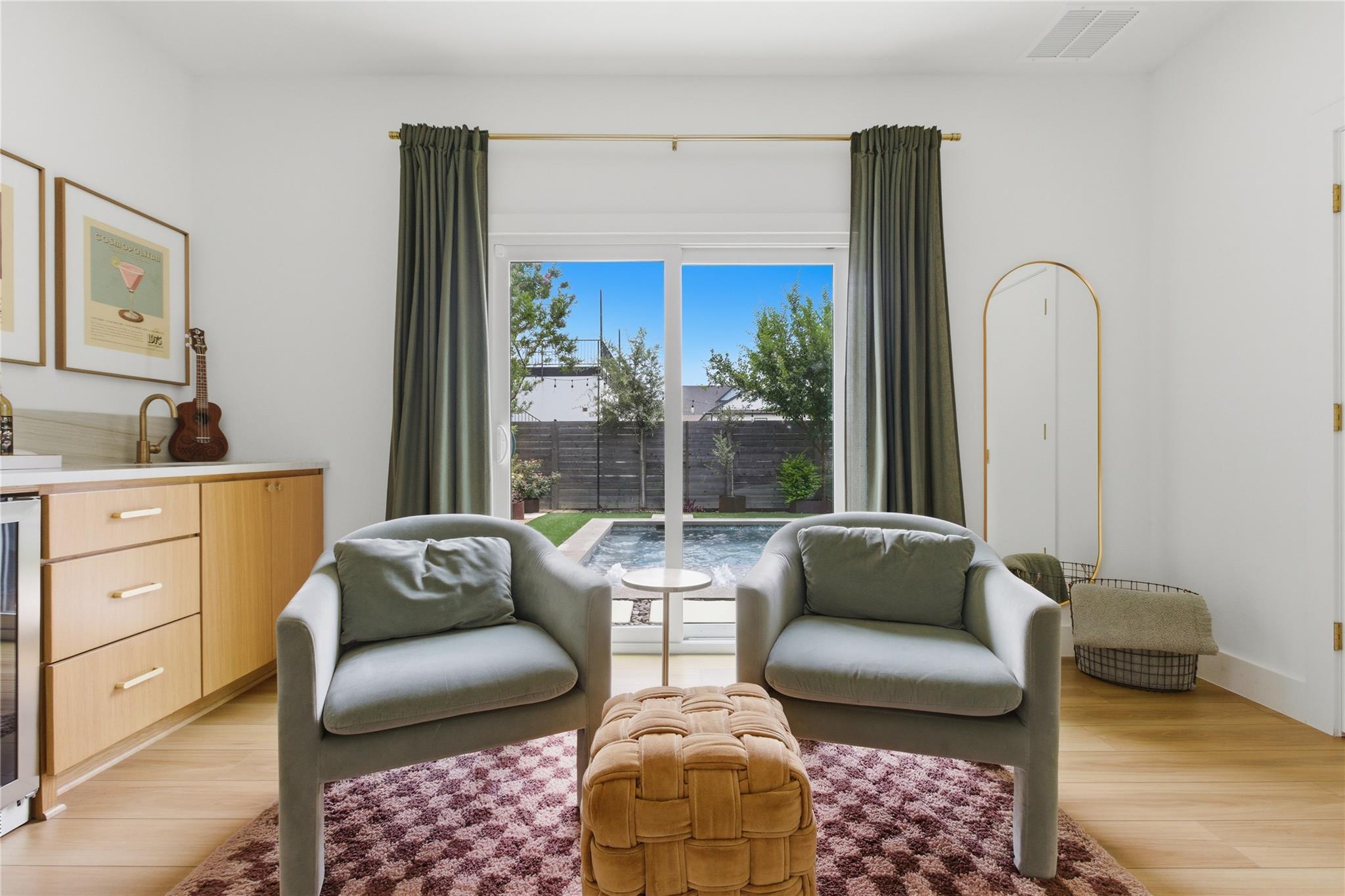 1001 Scenic DR