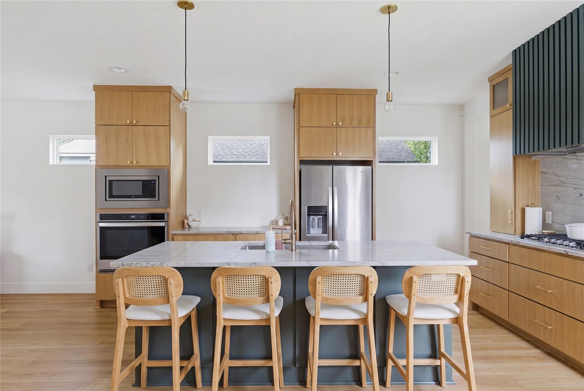 1001 Scenic DR