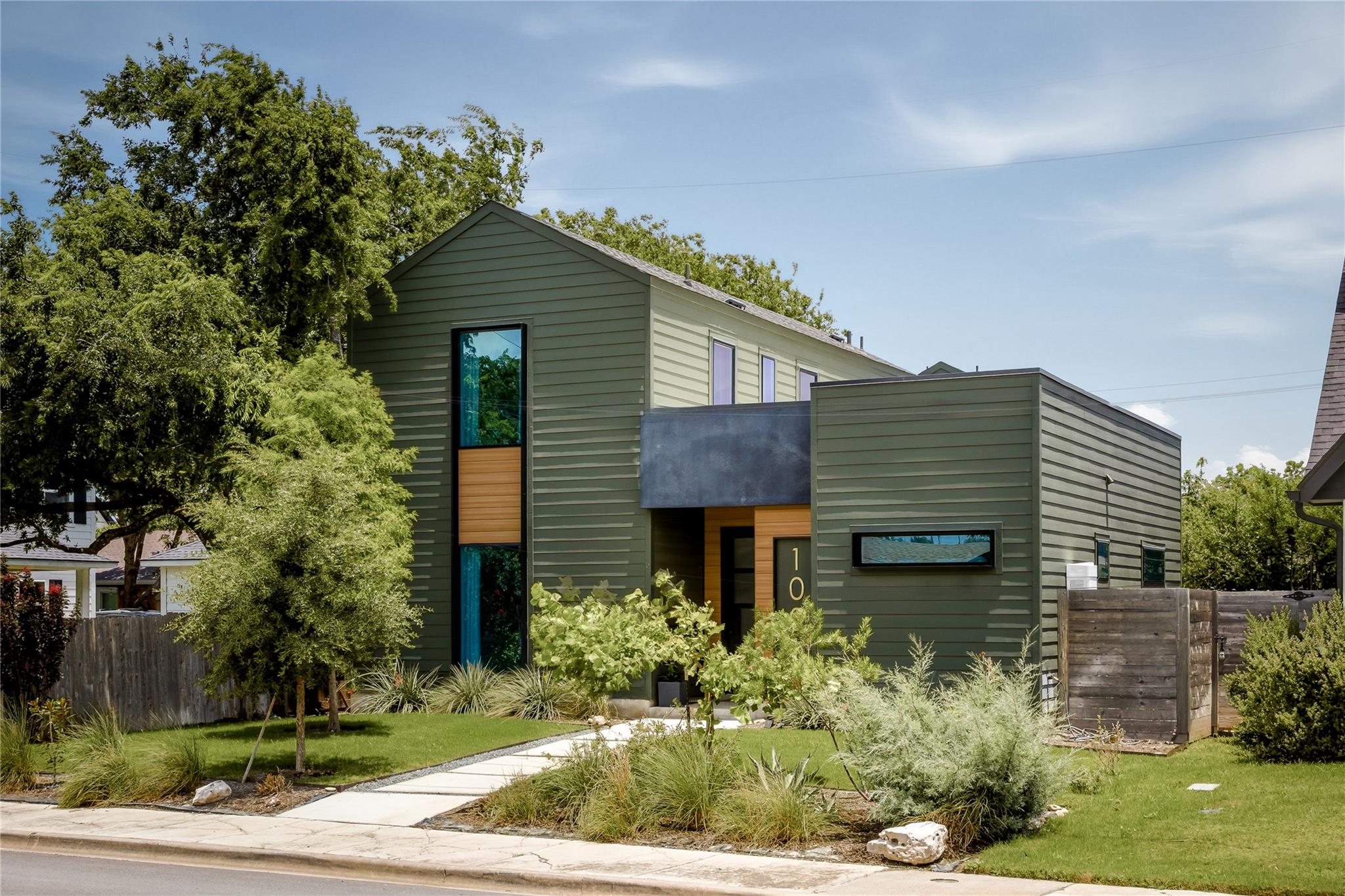 1001 Scenic DR