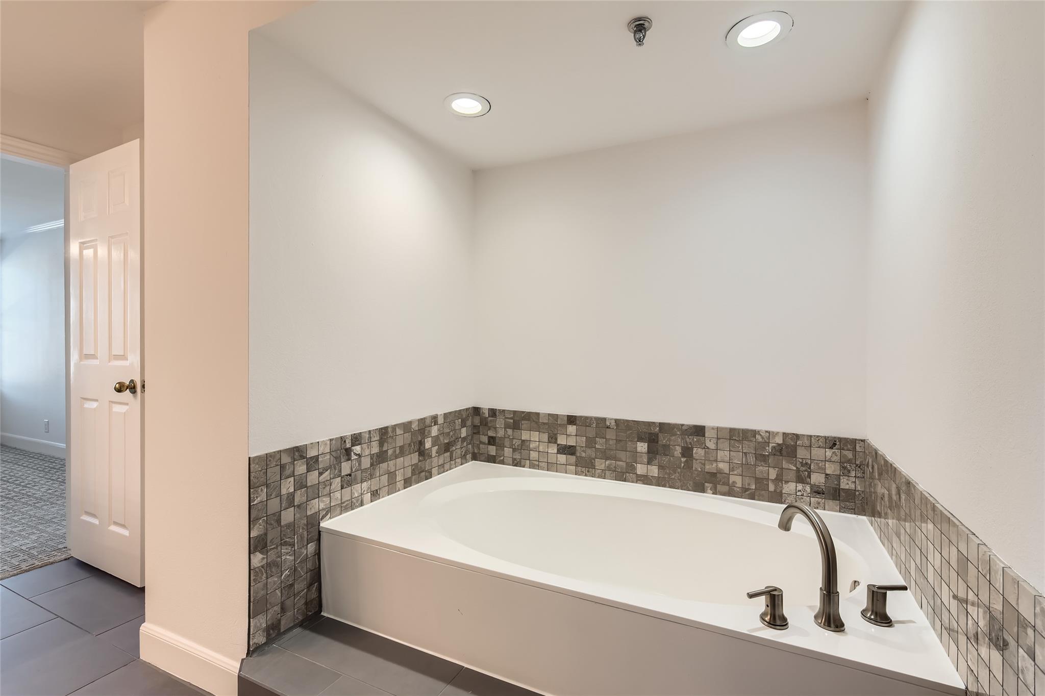 1704 West Ave # 106