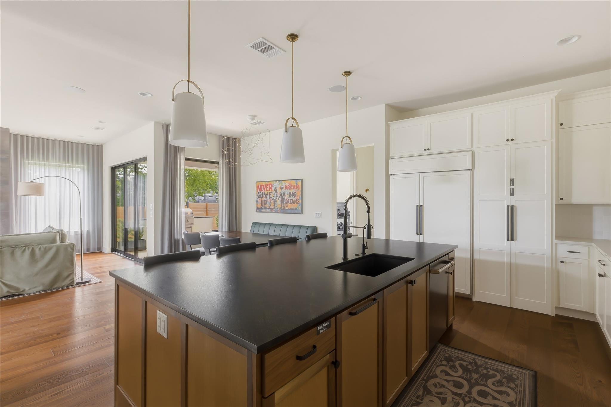705 W 10th ST