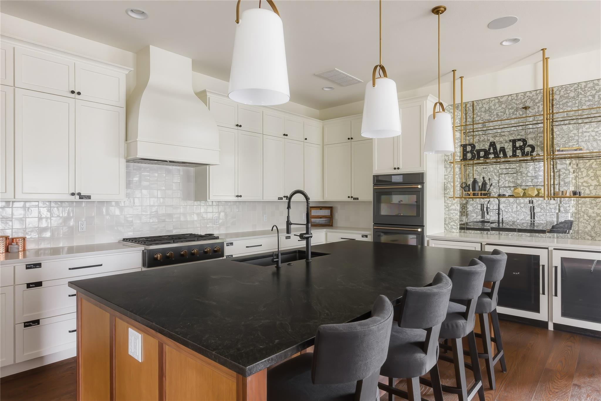 705 W 10th ST