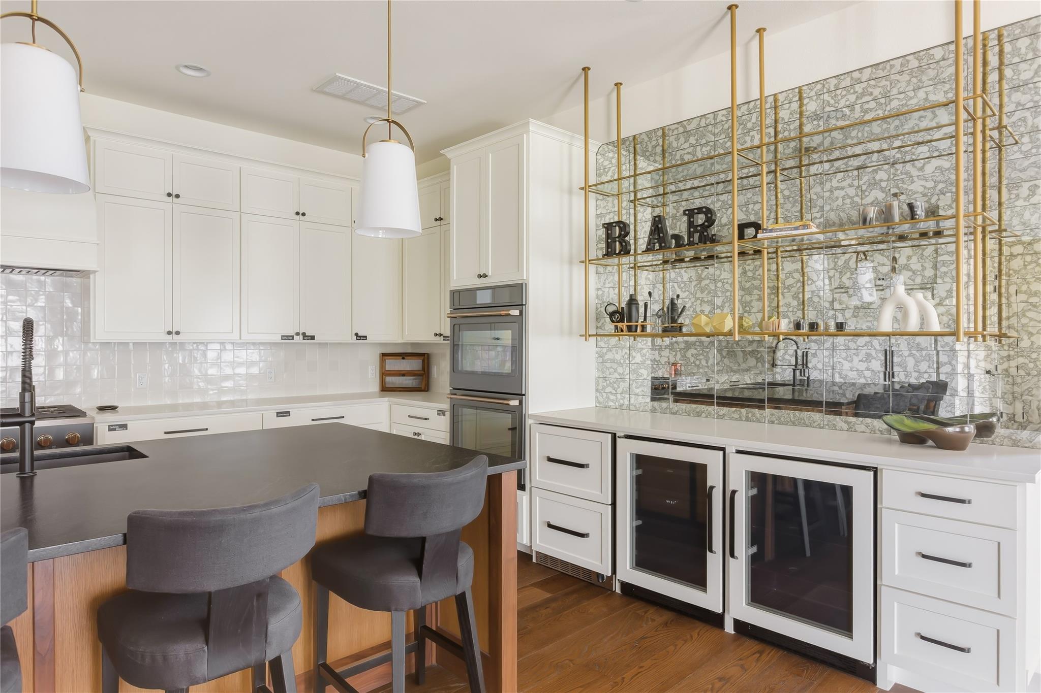 705 W 10th ST