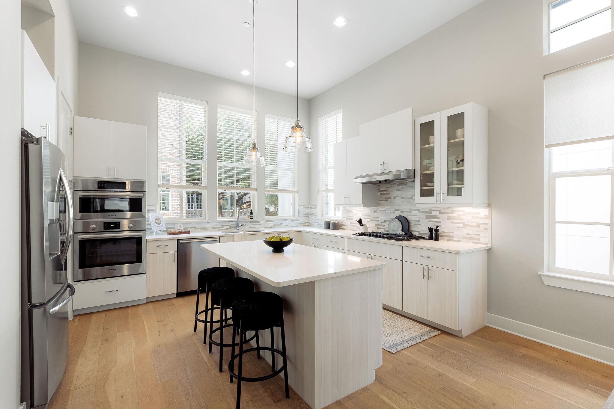 1215 Shore District DR