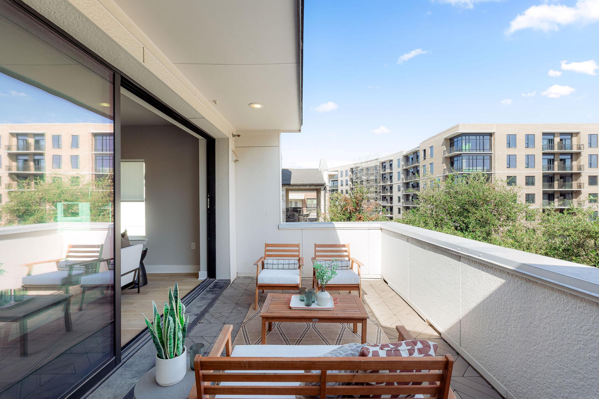 1215 Shore District DR