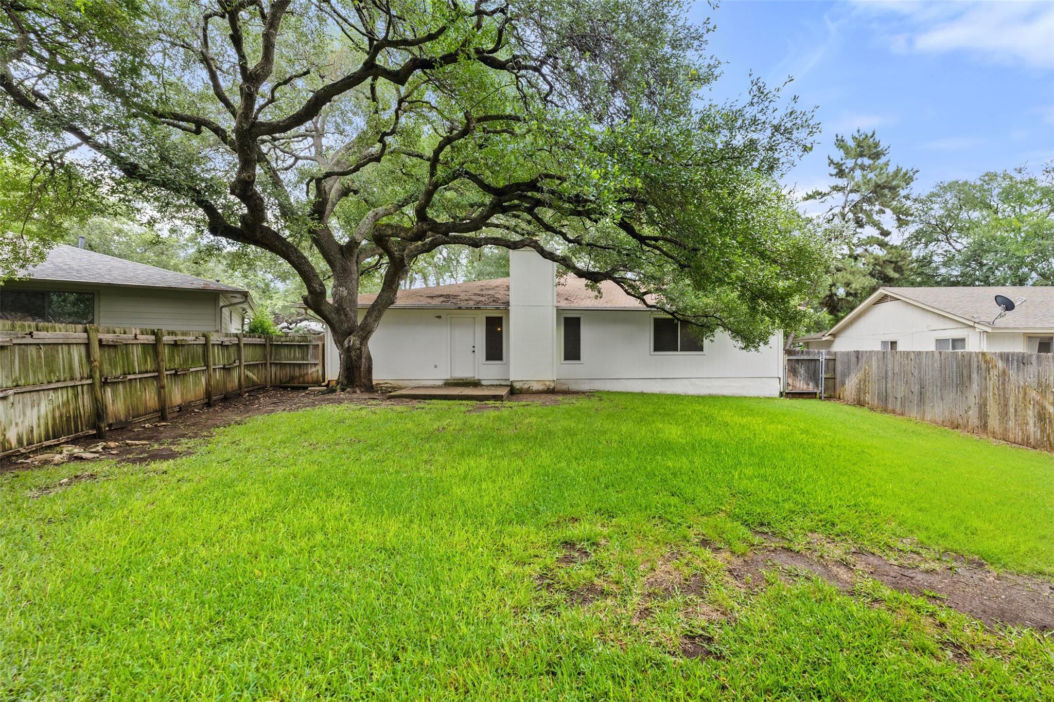 12006 Trianon LN