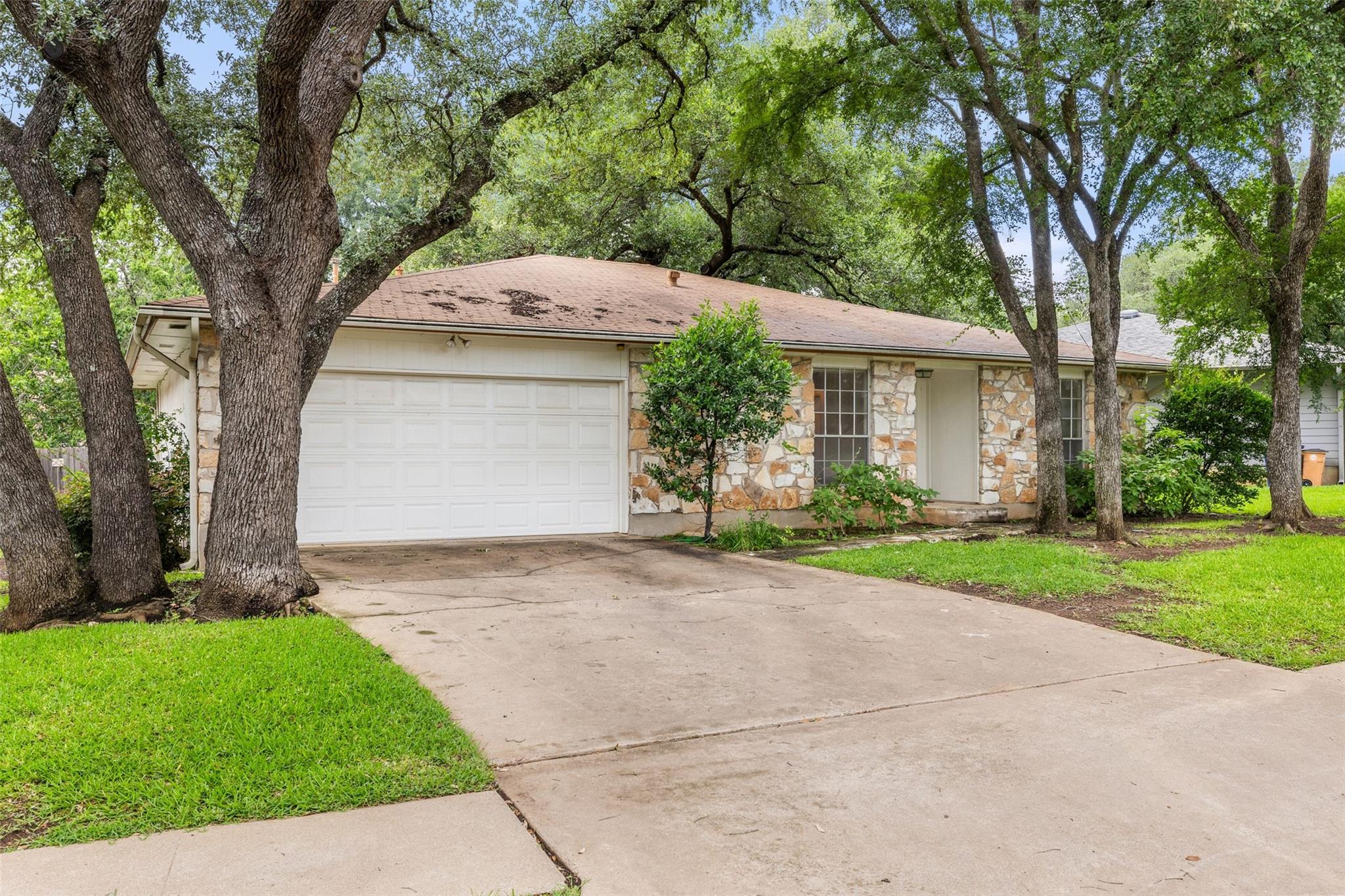 12006 Trianon LN