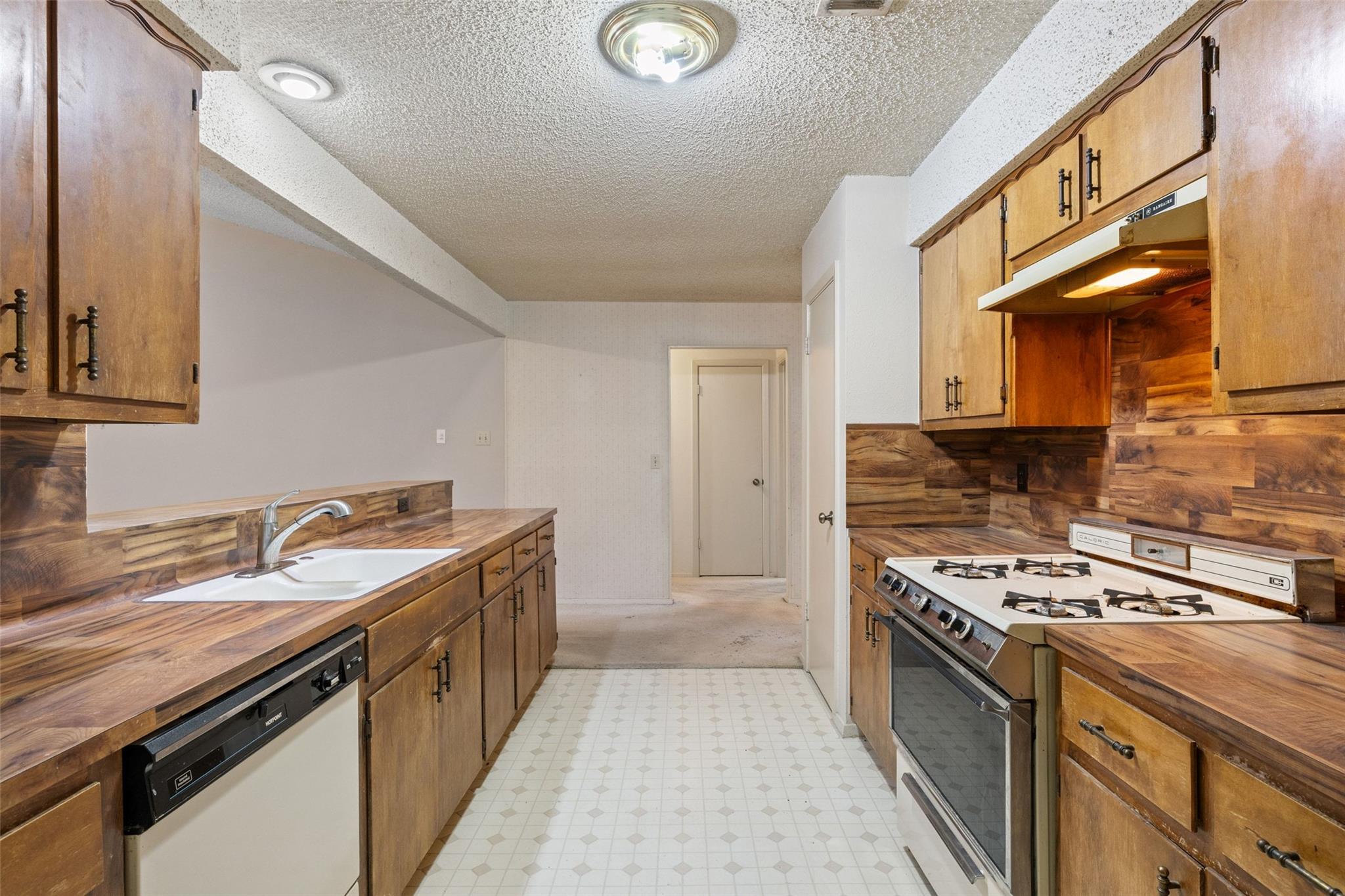 12006 Trianon LN