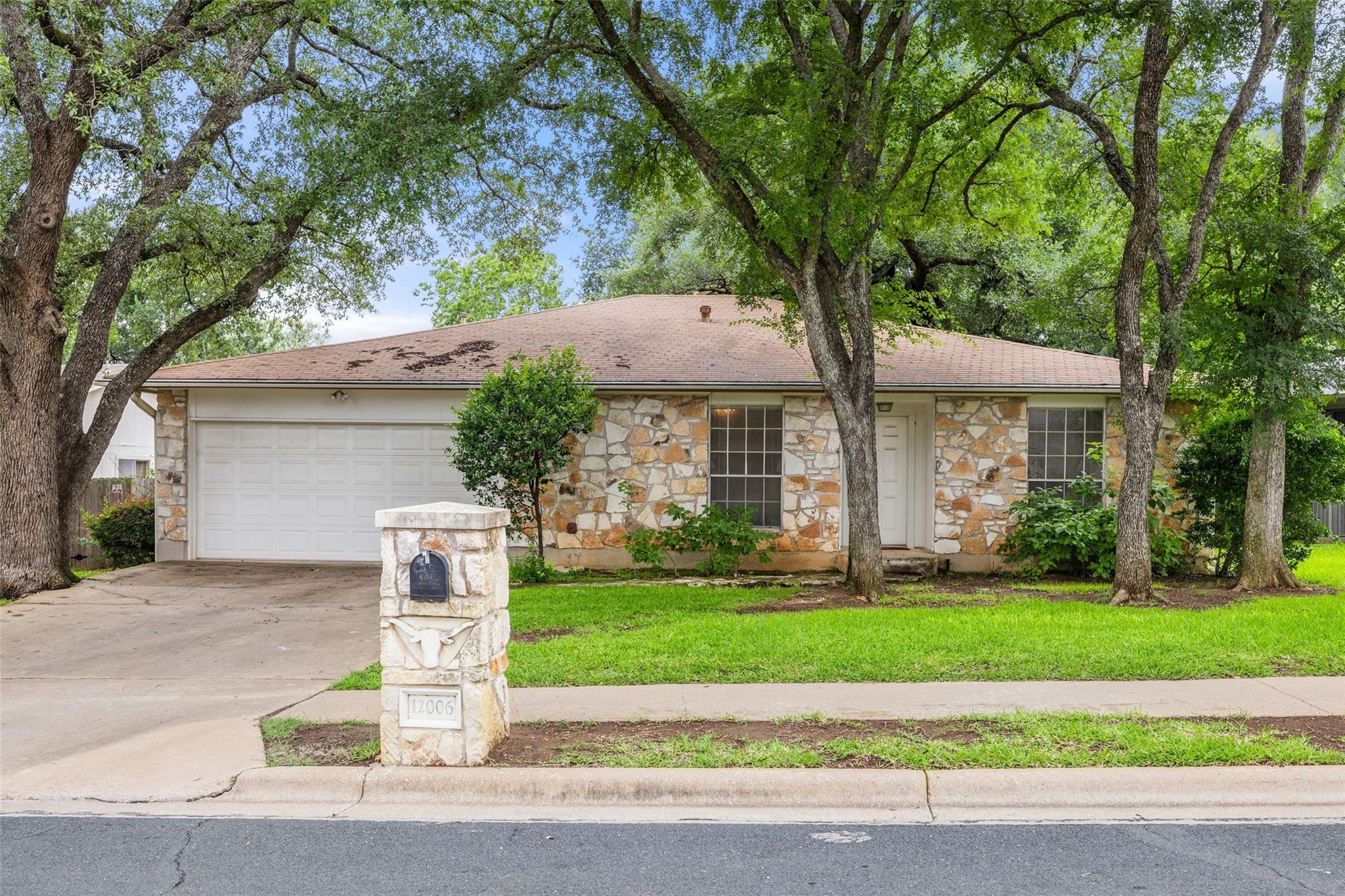 12006 Trianon LN