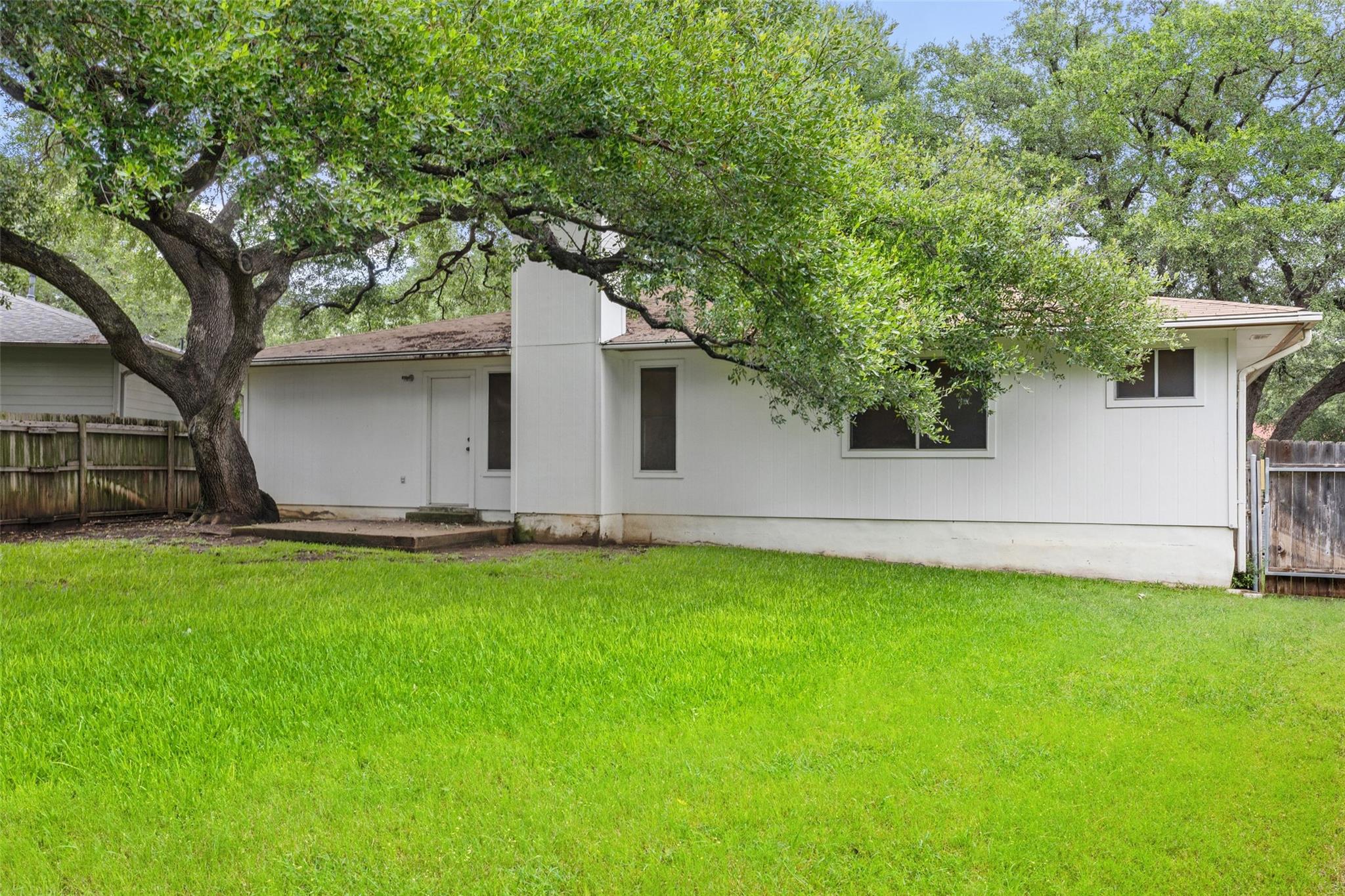12006 Trianon LN