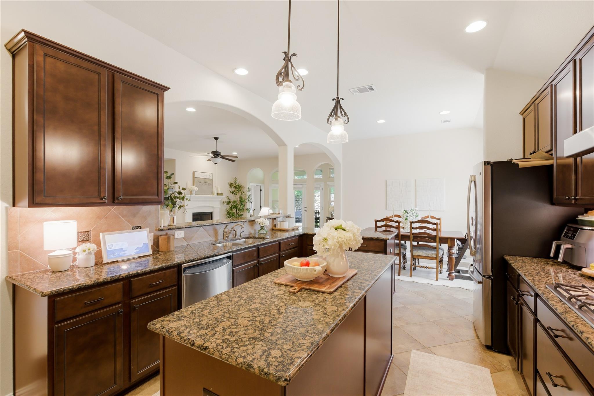 214 Bellagio DR