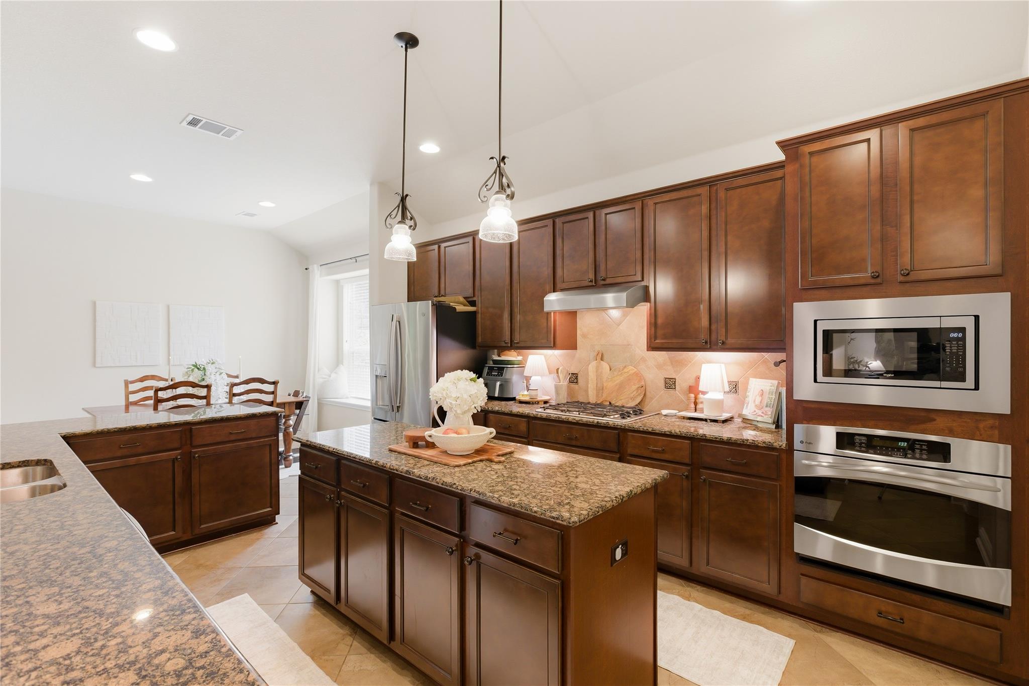 214 Bellagio DR