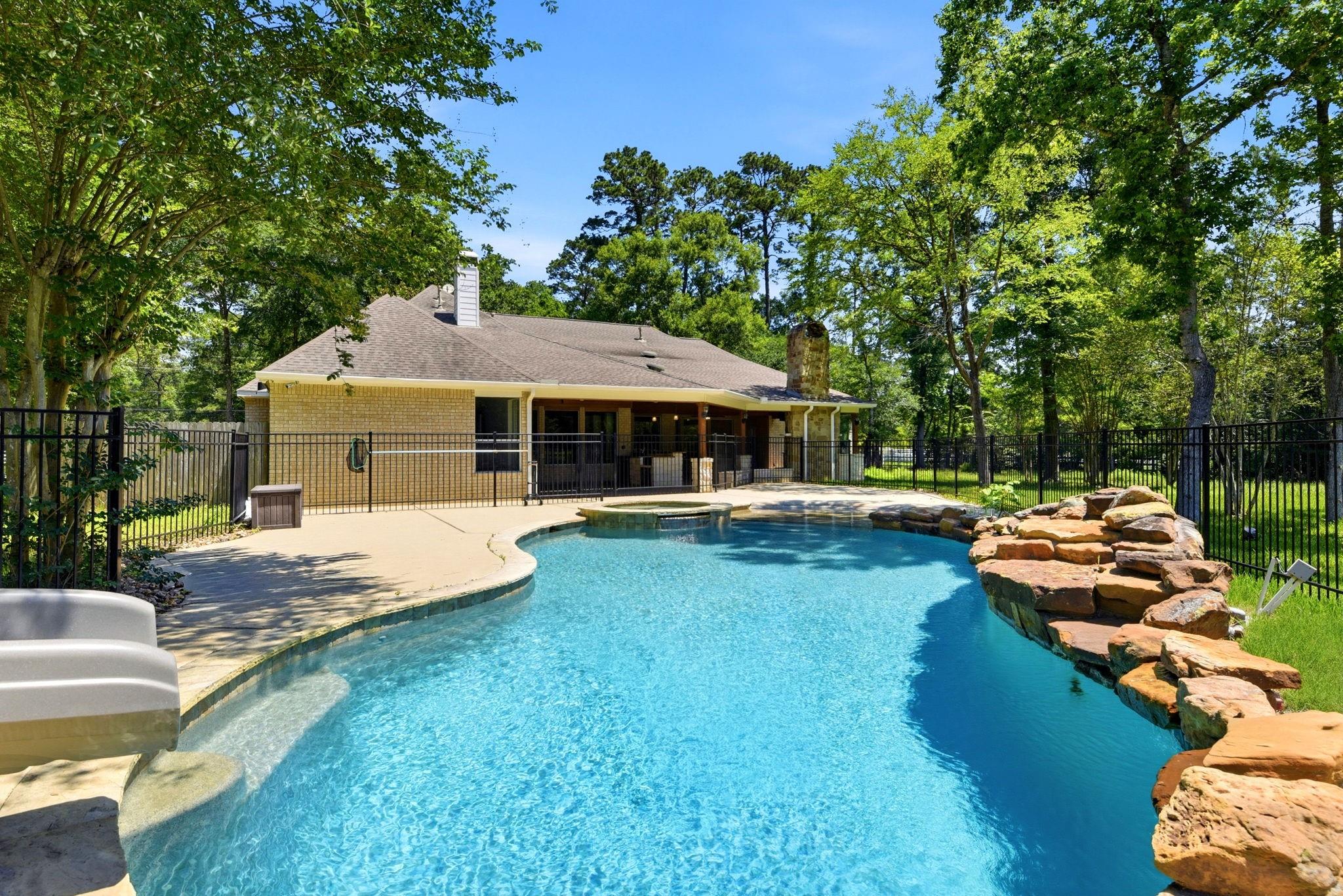 10965 Lake Forest Drive