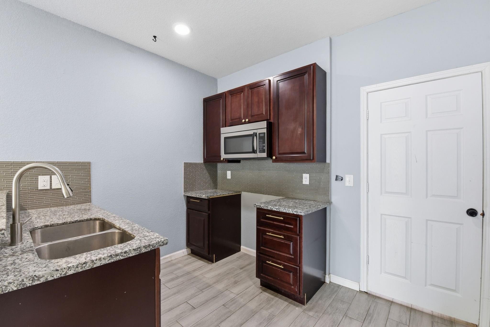 16831 Balmoral