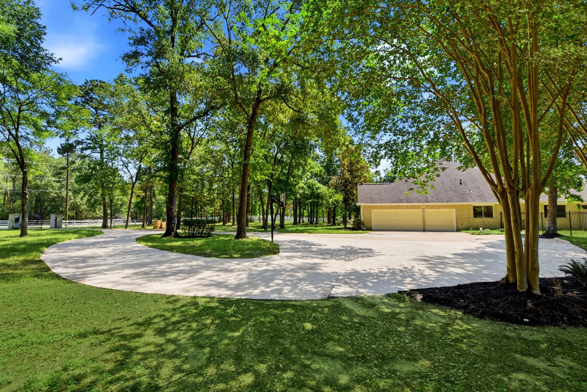 10965 Lake Forest Drive