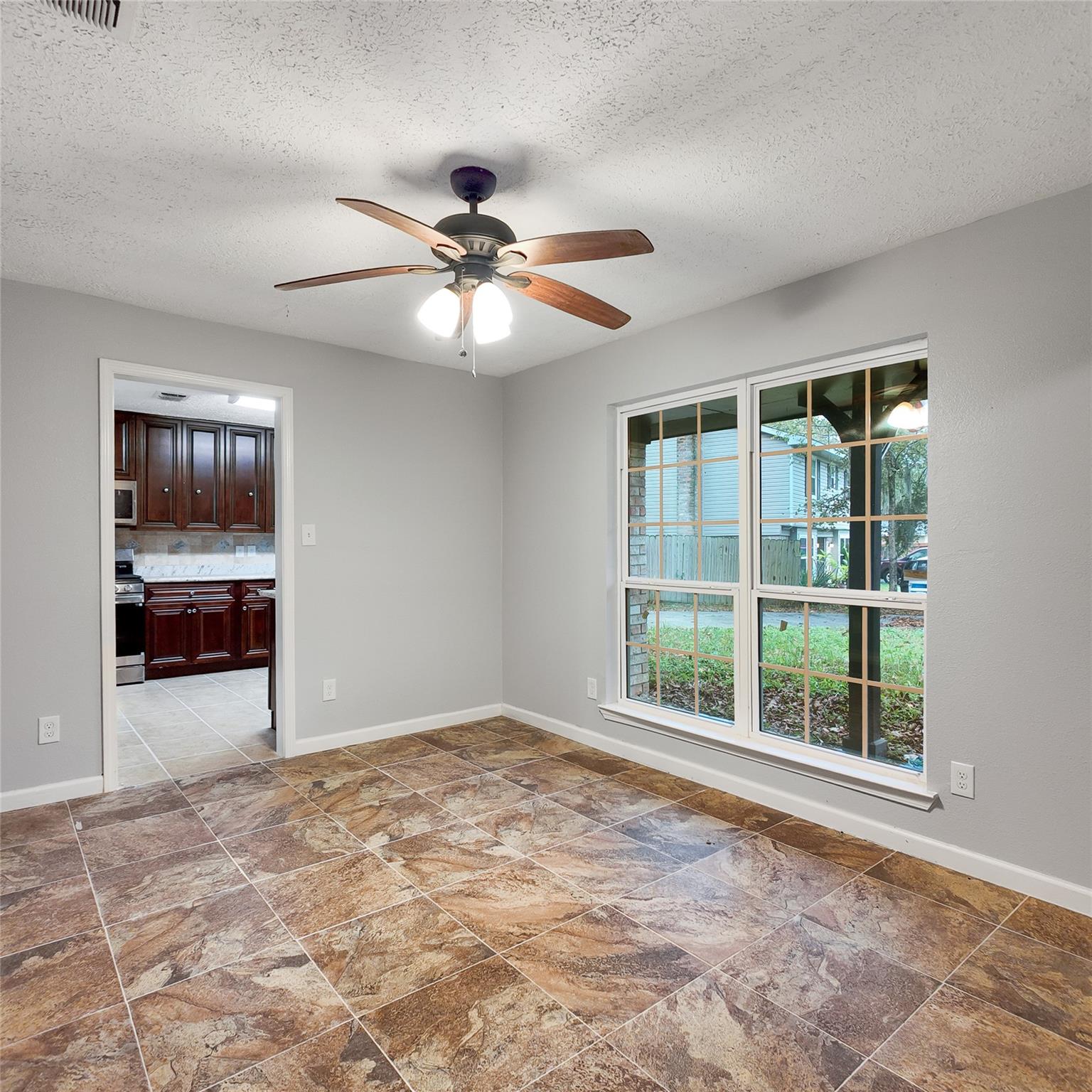 813 Glen Hollow Court