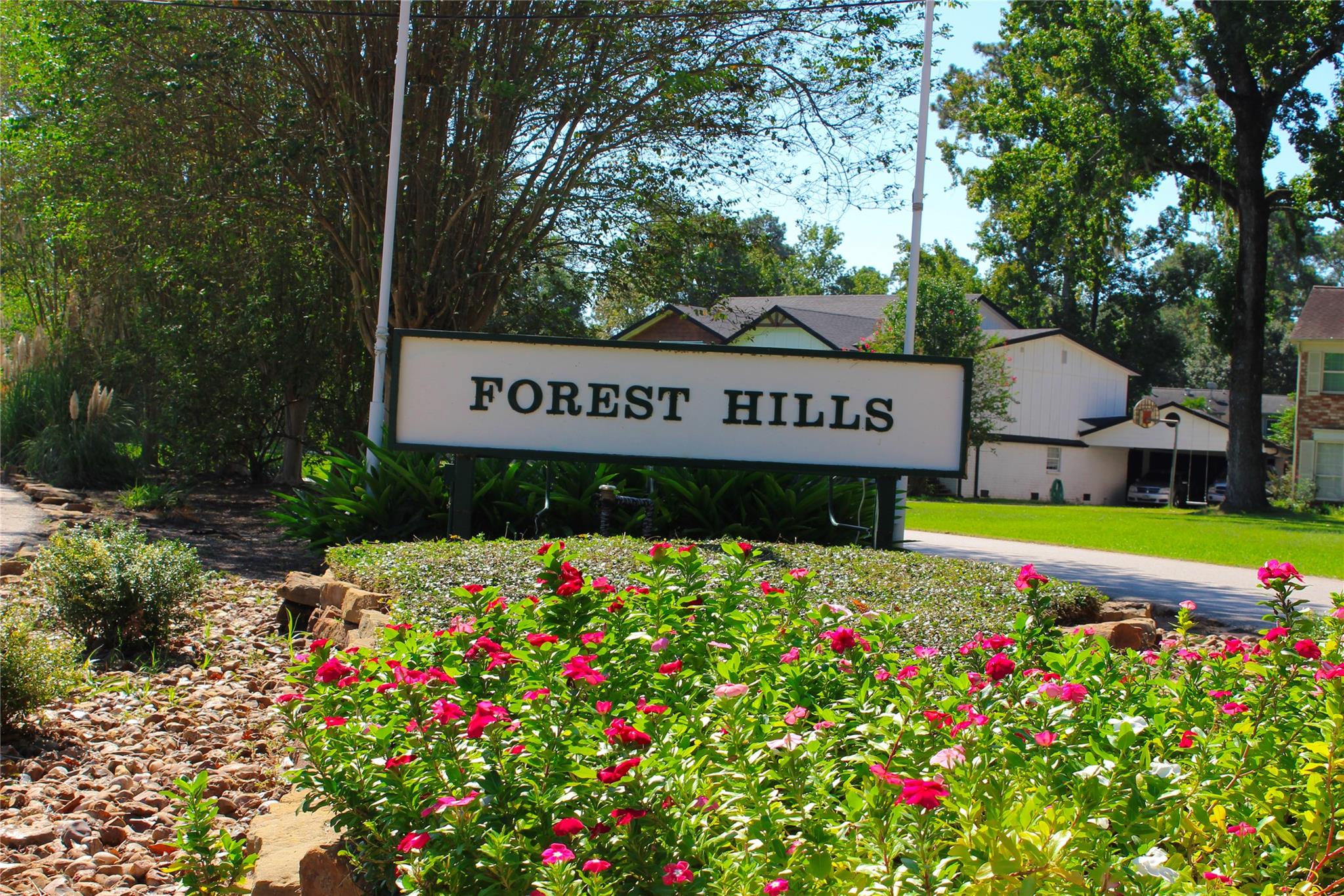 813 Glen Hollow Court