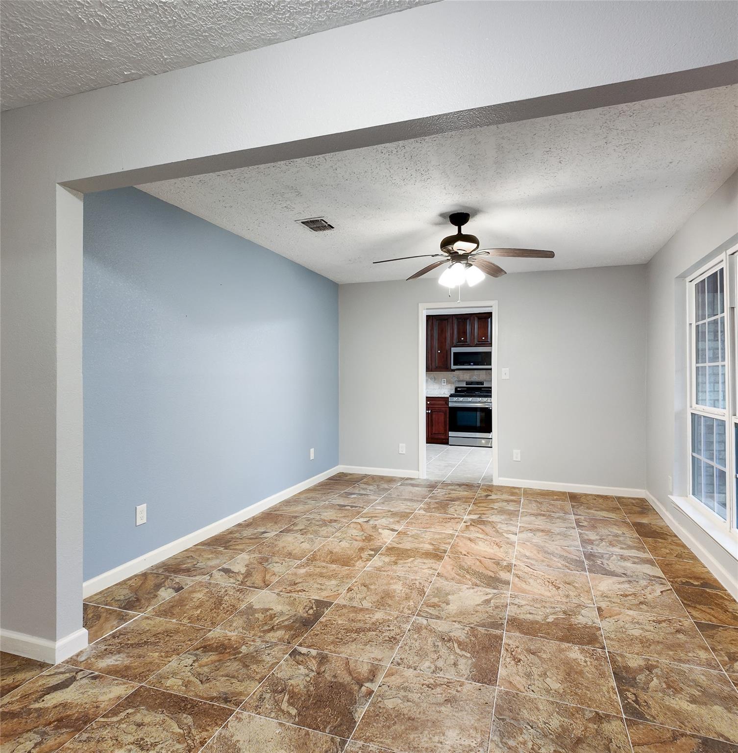 813 Glen Hollow Court