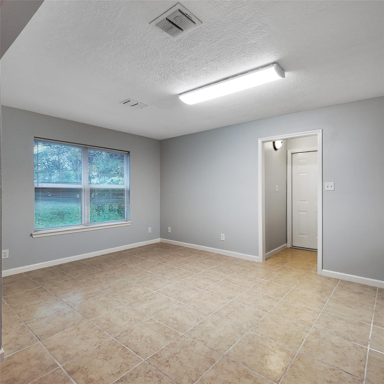 813 Glen Hollow Court