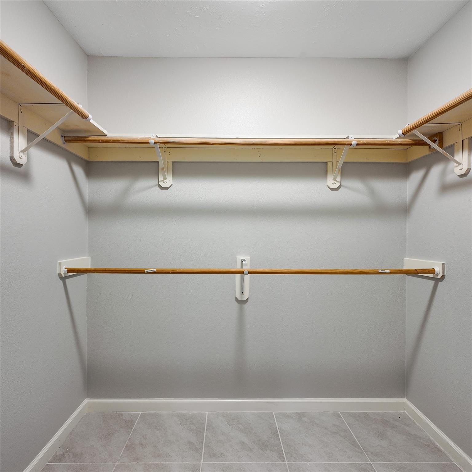 813 Glen Hollow Court